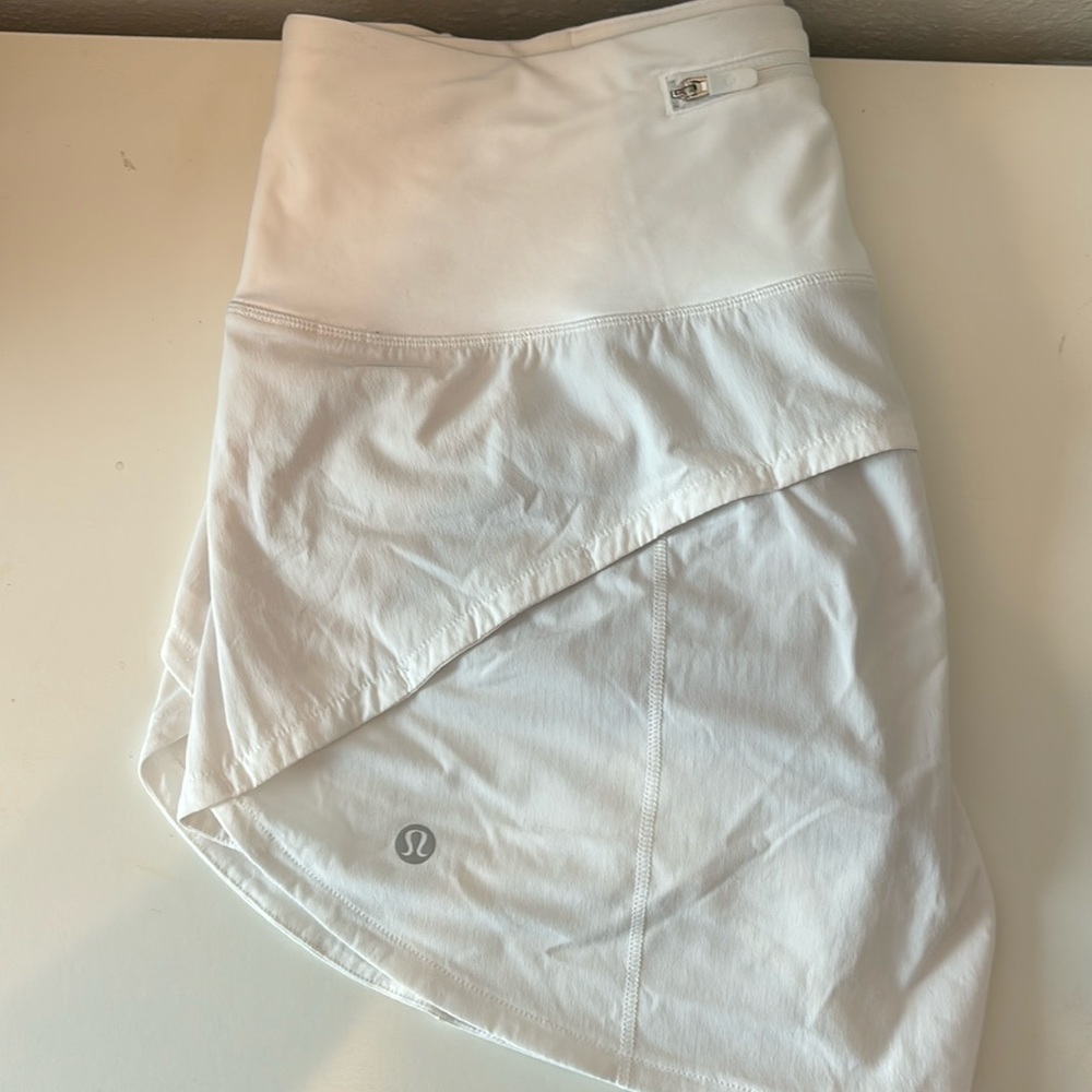 Worn only a few times White lulu highrise speed ups size 6 4”